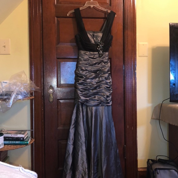 Betsy & Adam Gown - Picture 2 of 8